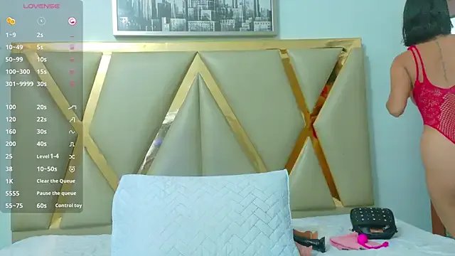 cutepetitee on StripChat