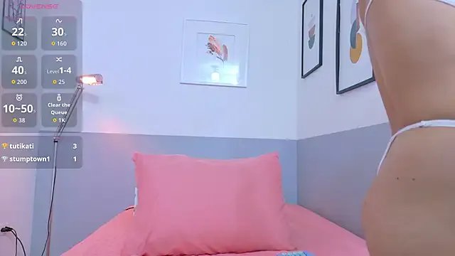 cutepetitee on StripChat