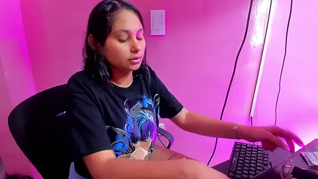 Cuteprincess21 on StripChat