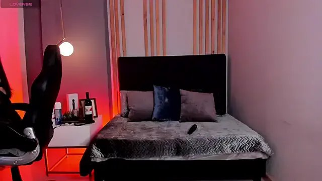 Dafne_00 on StripChat