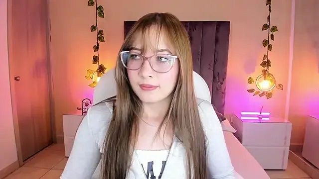 Dahlia_Rousse on StripChat