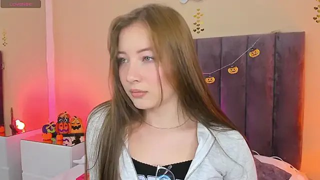 Dahlia_Rousse on StripChat