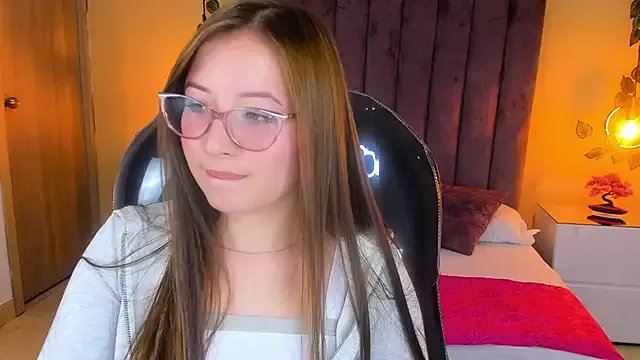 Dahlia_Rousse on StripChat