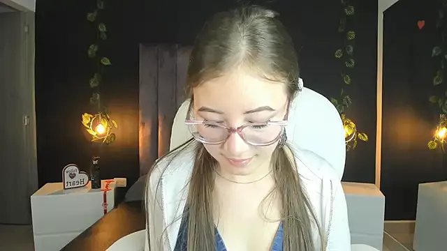 Dahlia_Rousse on StripChat