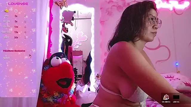 Freechat dainaflowers on StripChat