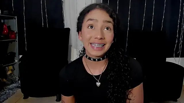 Dakota_M1 on StripChat