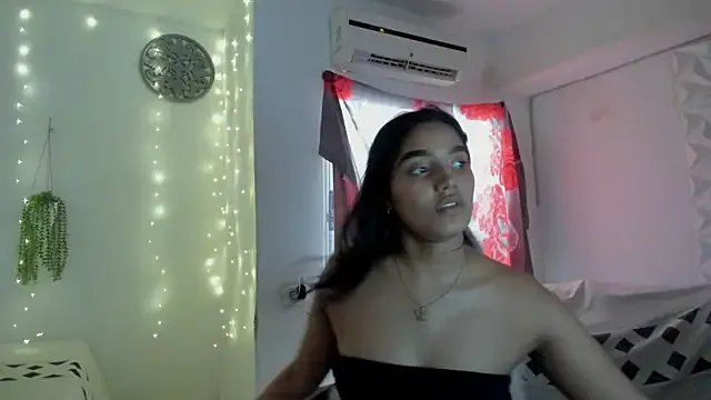 Dakota_x18 on StripChat