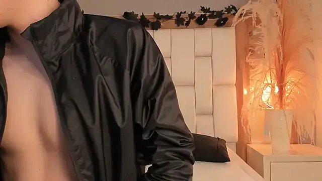 Daphne_And_Roger — FUCK COWGIRL SHOWING UP CLOSE