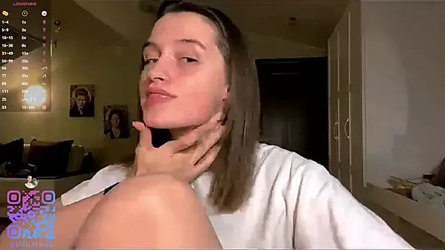 DarlineBrustera on StripChat