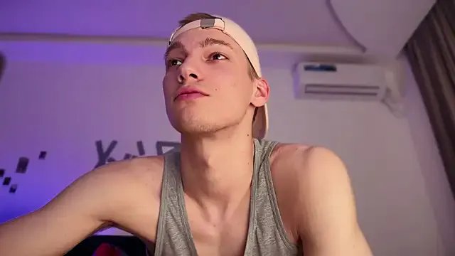 davey_ebash on StripChat