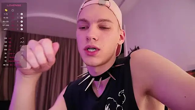 davey_ebash on StripChat