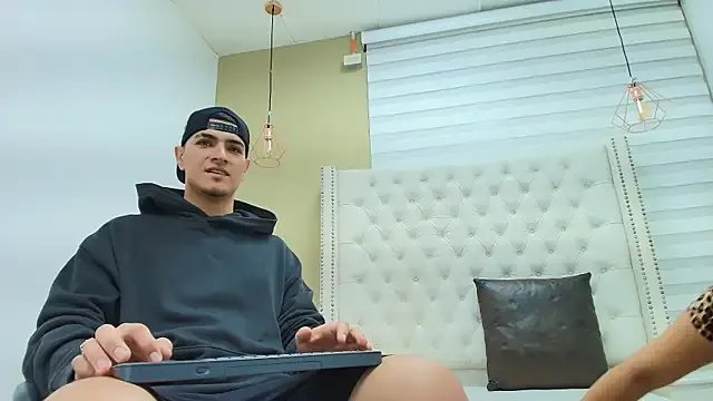 DAVID_VICTORIAA on StripChat