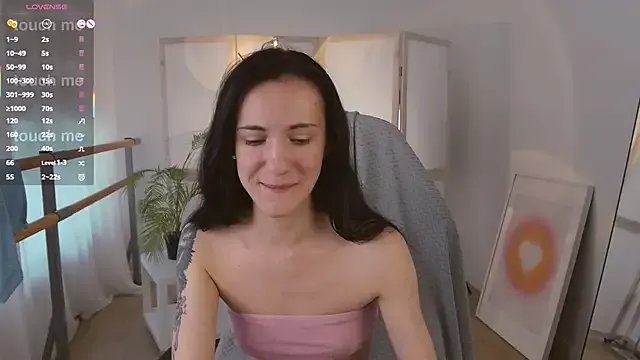 Dearly_kitty on StripChat