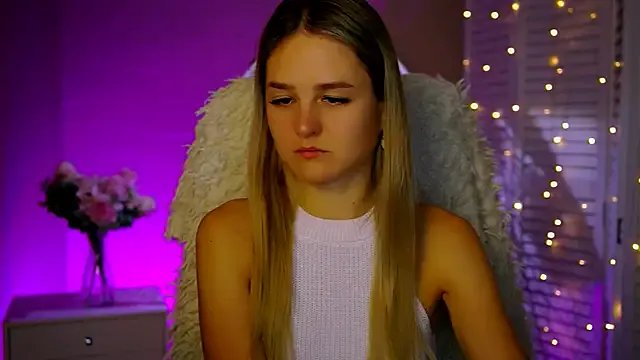 DeboraLarson on StripChat