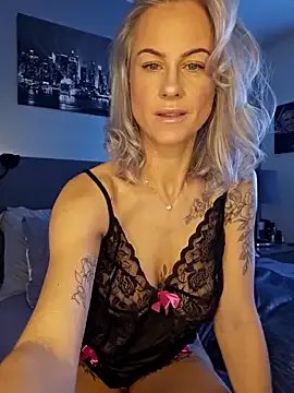 DeliciousDeeX on StripChat