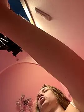 DeniMilkyyyyy on StripChat