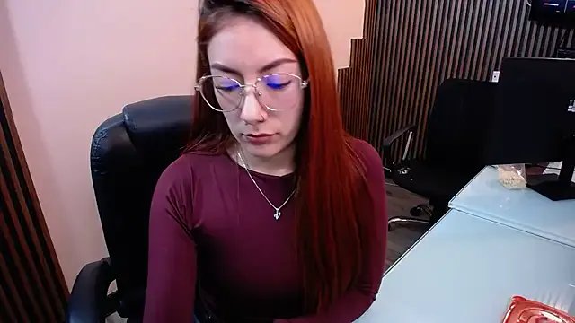 desk_desire on StripChat