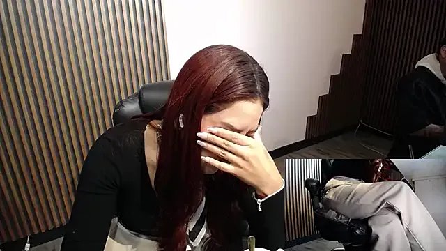 desk_desire on StripChat