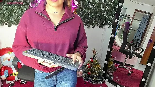 DestinyHills on StripChat