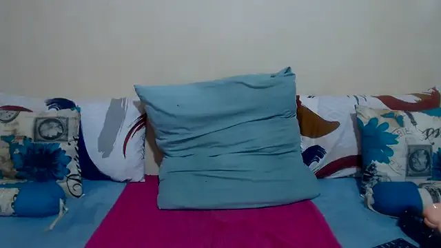 DiamondLuv29 on StripChat