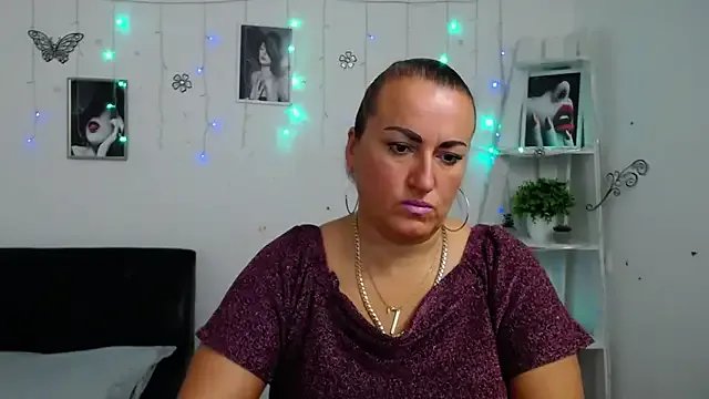DianaMGG on StripChat