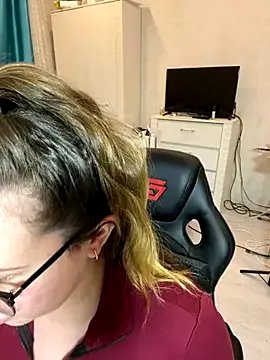 DienkaGreen on StripChat