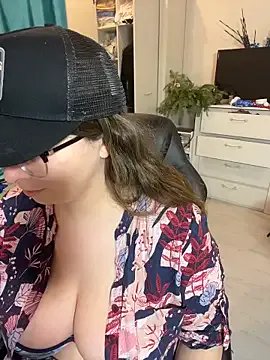 DienkaGreen on StripChat