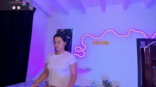 Dilan_and_Mia on StripChat