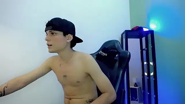 dilan_hott_ — cum in public