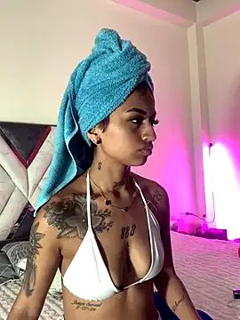 Dirty_isabella18 on StripChat