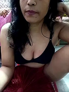 Divya_Bharti on StripChat