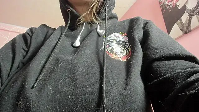 dolly_zoe on StripChat