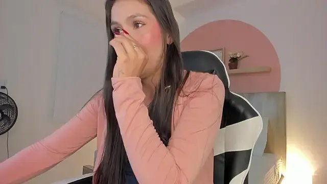 dominique25_ on StripChat