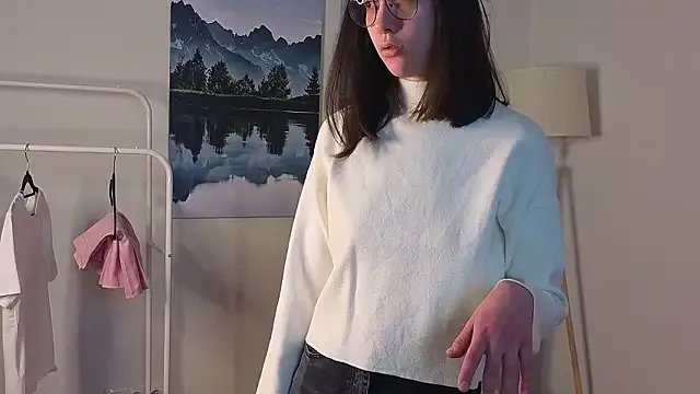 DoraWhitrock — blow a kiss