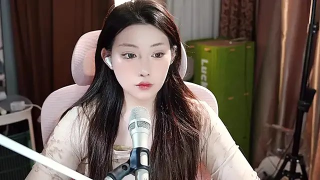 Dou-Dou-er on StripChat