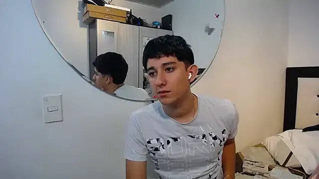 Freechat Dravith_Valery on StripChat