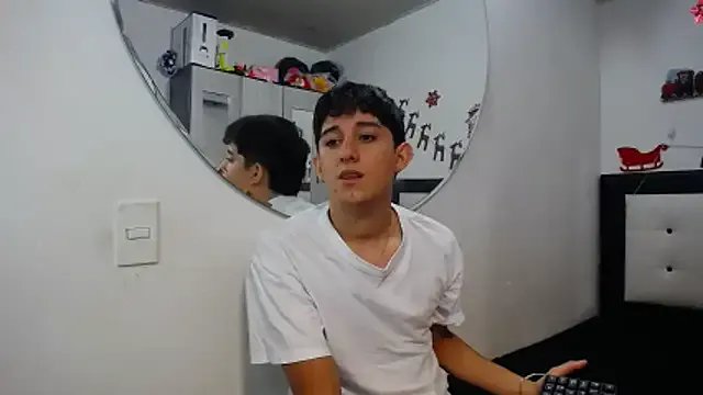 Freechat Dravith_Valery on StripChat