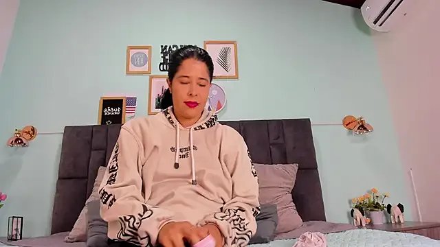 DulceAurora__ on StripChat