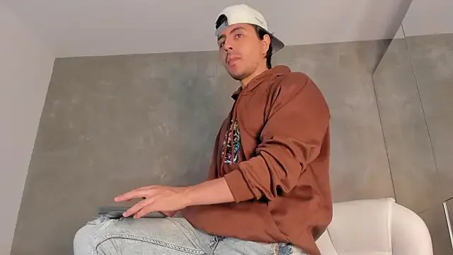 dylan_cross_ on StripChat