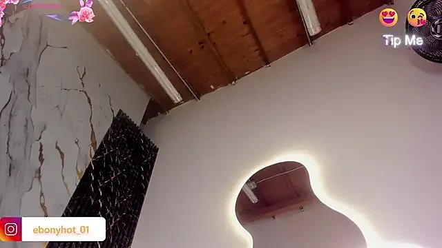 ebony_hot1 on StripChat