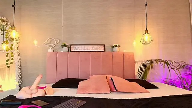 eimi_rosse18 on StripChat