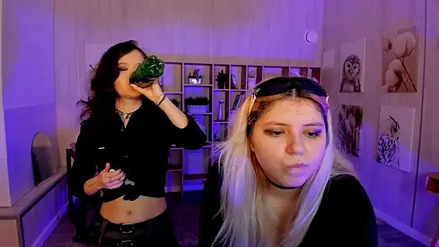 Elainebeness on StripChat