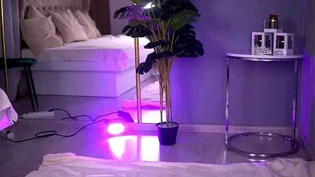 ElaraShine — Get Her To Leak Out 