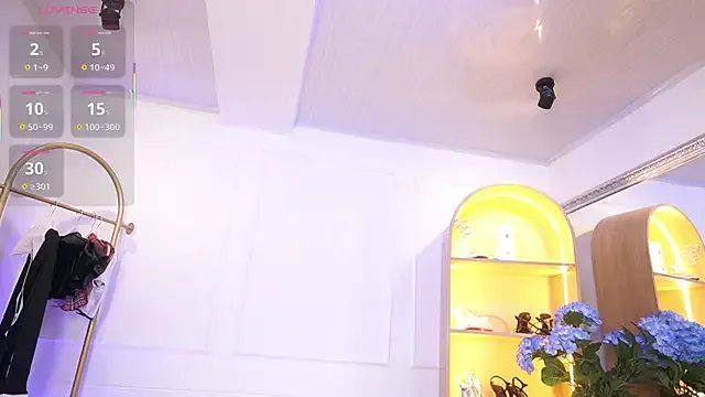 elasummer on StripChat