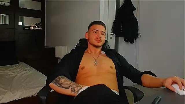 ElijahThorne on StripChat