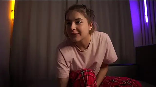 elisa_moon on StripChat