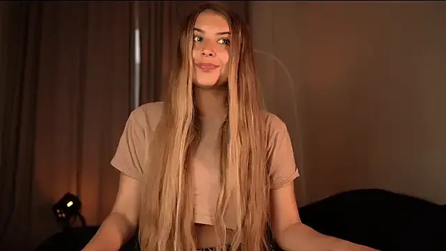 elisa_moon on StripChat