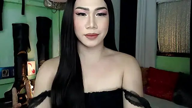 elise_bloom69 on StripChat