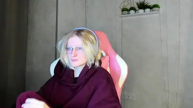 ElizabethHarpper on StripChat