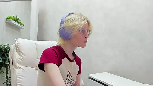 ElizabethHarpper on StripChat